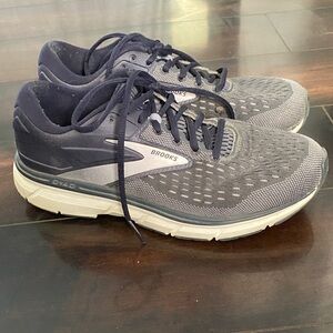 Brooks Dyad 11 Navy and Gray Athletic Shoes